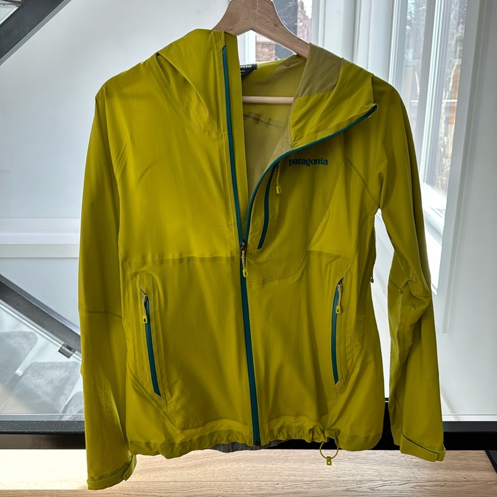 Patagonia light rain jacket